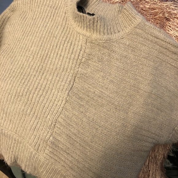 Bebe grey cropped knit sweater - Picture 4 of 8
